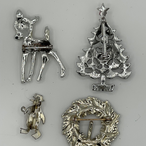 Vintage Christmas Brooches Lot Of 4 Tree Deer Wreath Penguin - Picture 12 of 12